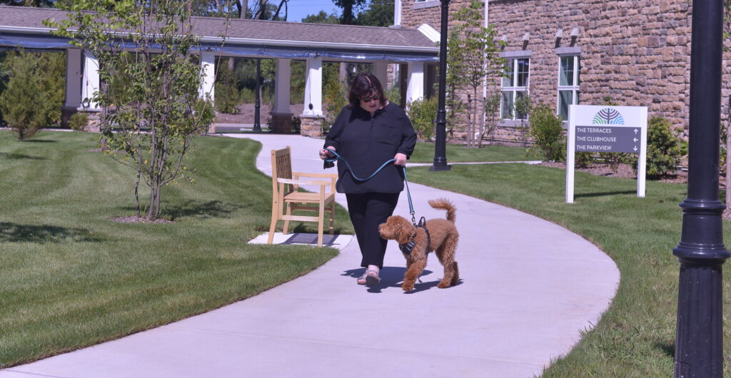 dog walkers at Fountaingate's pet friendly senior living community